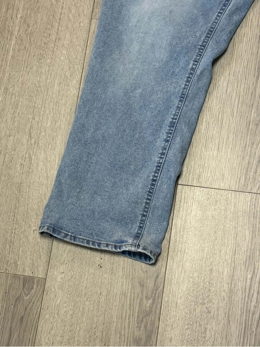 FRYE ligh denim wide leg Relaxed Fit Jeans